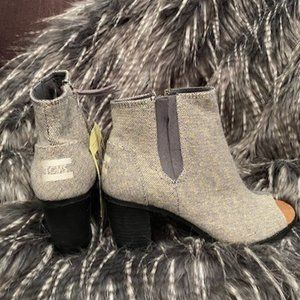 TOMS Majorca Castlerock Peep Toe Tweed Grey Gray Booties